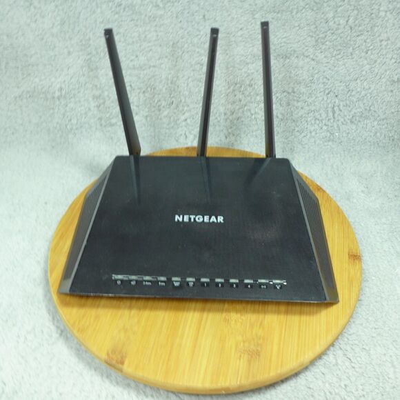 Netgear Nighthawk AC2600 Smart WIFI Router Model R7450 - Picture 1 of 8